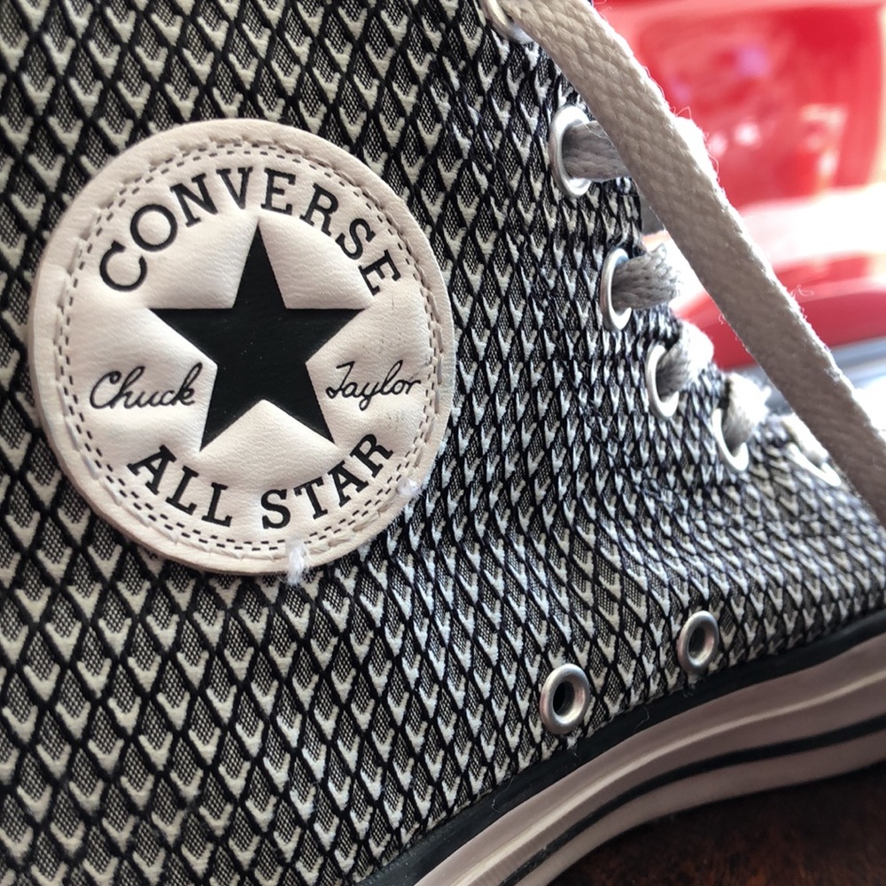 LAST CHANCE: Converse Chuck Taylor Women’s 7.0/7.5